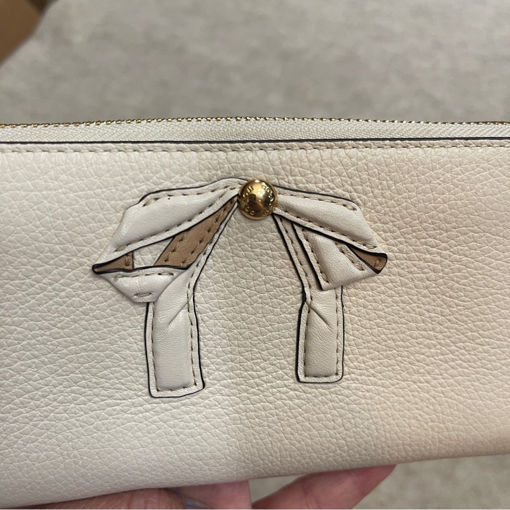 Coach Pebbled Leather Off White 3D Bow Zip Around Long Wallet Gold Hardware - Picture 7 of 11